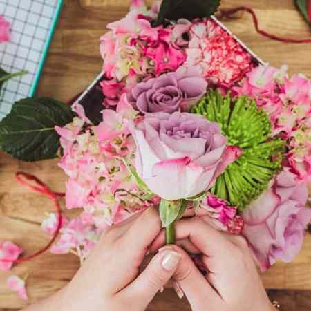 hashtags for flowers on Valentine's Day.