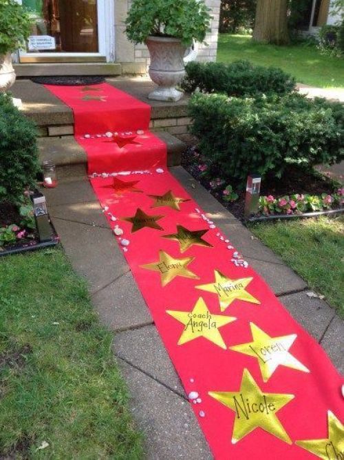 7 Ways to add Coolness to Your Party This is the perfect way to make your guests feel like a star from the first moment they get to your party! This idea is from RedTri.