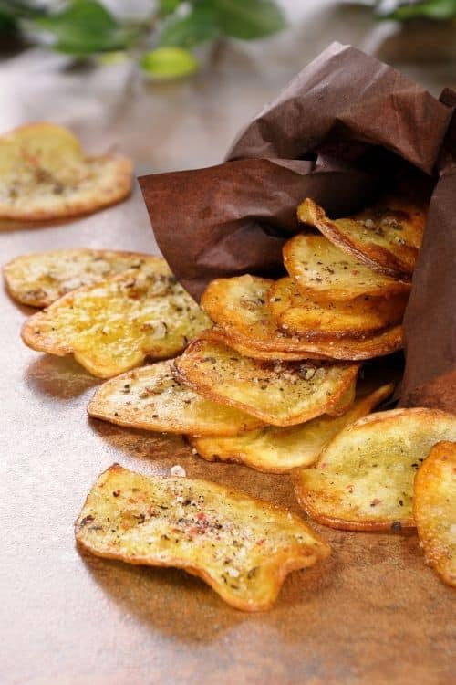 Learn how to make homemade potato chips with this unique recipes roundup. Potatoes with seasoning that will entice your tastebuds.