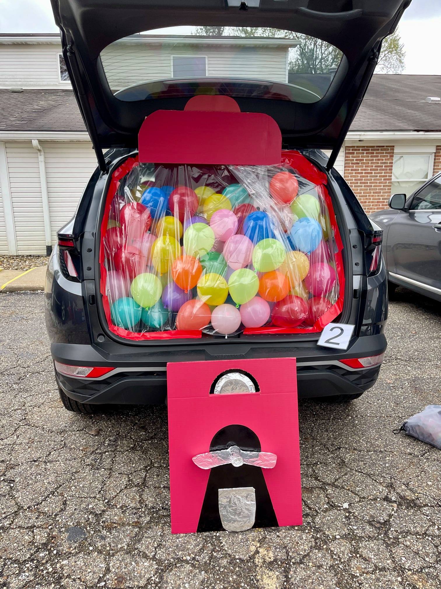 Trunk with a balloon theme balloon-themed trunk setup for Halloween trunk decorating