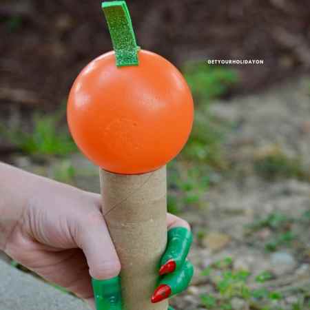 A round up of 5 Minute Fall Party Games for kids! #diycrafts #minutetowinit #momlife #partyplanner