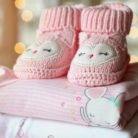 Baby Shower Gift Ideas! A helpful baby shower gift idea list that work great for a baby girl or boy! #babyshower #baby #mom #gifts