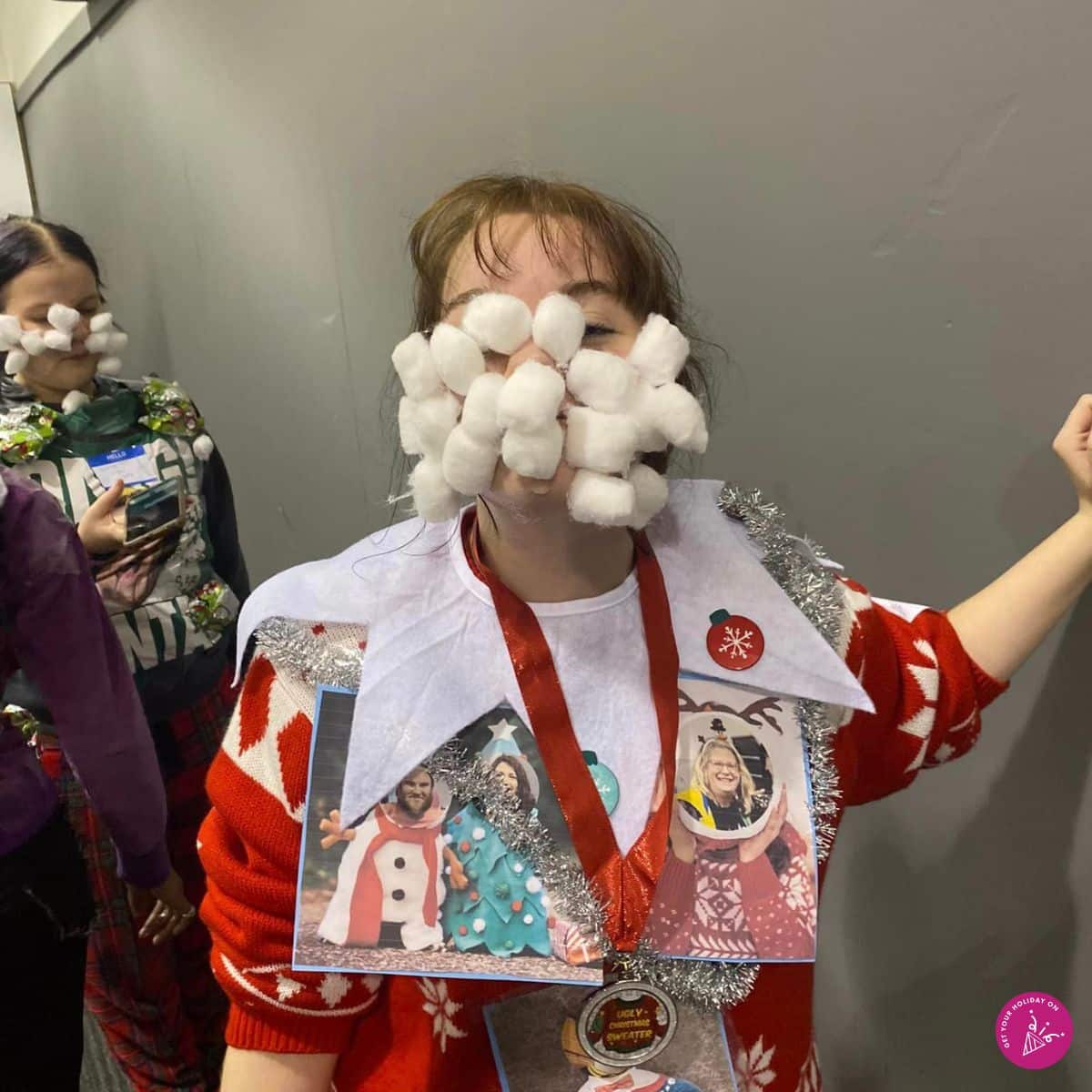 Christmas games teens The winner of the Santa Growing beard contest in this santa party game!