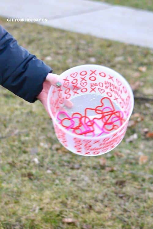 Volunteering for your child's Vday party at school? Need Valentine's Day Games for Kids? We have you covered with several choices that the students or kiddos will enjoy! #play #party #minutetowinit #valentinesday