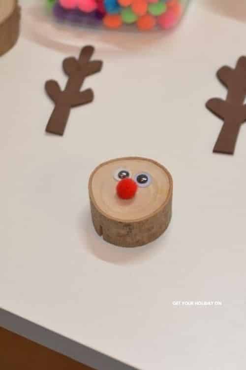 Showing how to build the reindeer ornament step by step to make it easier for the little ones to make one on their own.