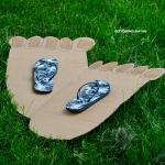 Hilarious & Funny Two Left Feet Game #DIY #mom101 #parenting #youhavetoseethis
