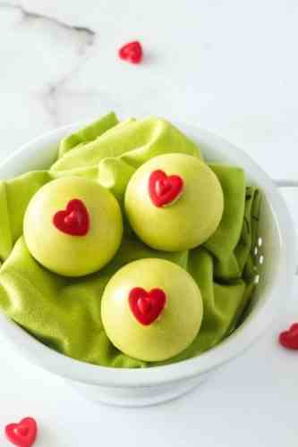 how to make grinch hot chocolate bombs.