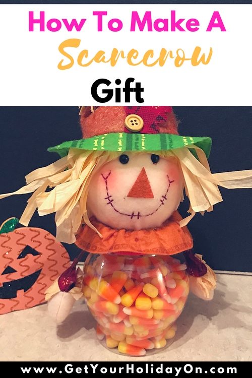 How To Make A Simple and Easy Scarecrow Gift: If you are searching for a way to create a simple and enjoyable Scarecrow gift idea, look no further! This fall/autumn gift is perfect for Grandparents day, Halloween, Thanksgiving, a coworker gift idea, secret sister, or a birthday. Find out how to make a simple and easy Scarecrow gift.