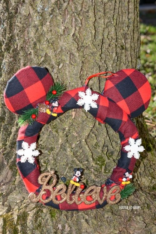 Festive and inexpensive Disney wreath for the holiday season.