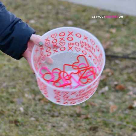 How to Play Catch My Heart Valentine's Game that's great for easy Valentines day games for kids! #play #party #family #crafts