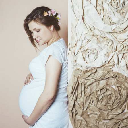 Hey mama! Need some pregnancy hashtags? Here is a list of ideas that will help you show off your baby bump, announce your pregnancy, and more. Allow your family and friends to share in the glow of your pregnancy with hashtags targeted exactly for a mommy to be! #hashtags #socialmedia #pregnancy #baby #momlife