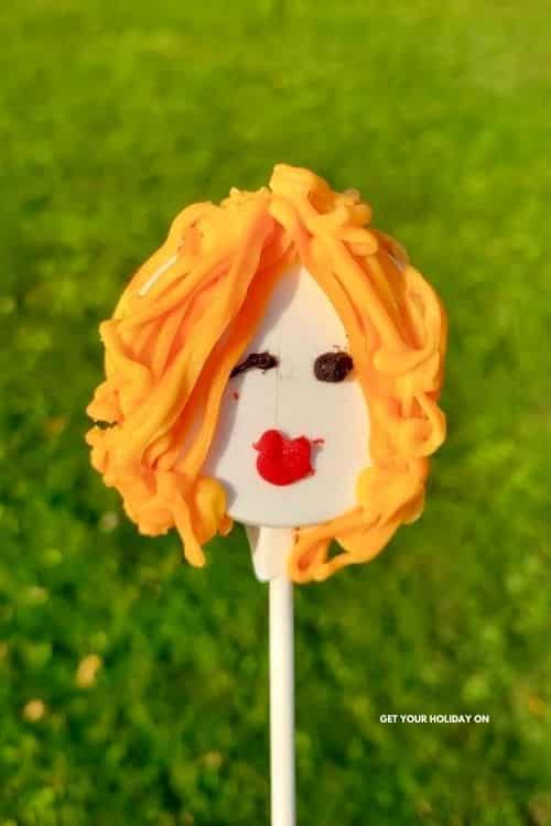 Sarah Sanderson cookie Colors for Sarah Sanderson (Sara Jessica Parker) cookie for Hocus Pocus book.