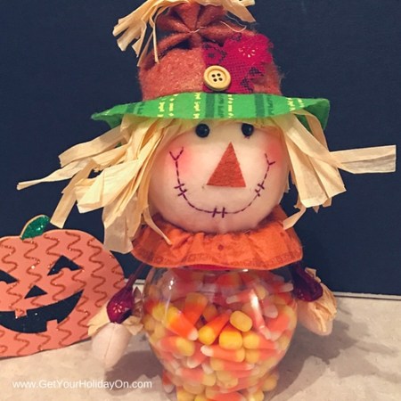 How To Make A Simple & Easy Scarecrow Gift great for a co-worker gift, grandparents day, Halloween, Autumn/Fall gift idea, a birthday gift or more.