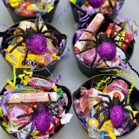 spider favor for a halloween party