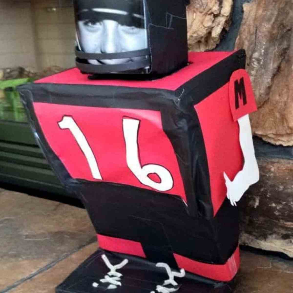 Football Valentine box Ready for Some Football and Unique Valentine Box Ideas? Turn your favorite player into Valentine's Day box of their own! Sports fans will love adding their personalized touch to their very own football Valentine box! #diy #football #valentinesdaycrafts #valentines